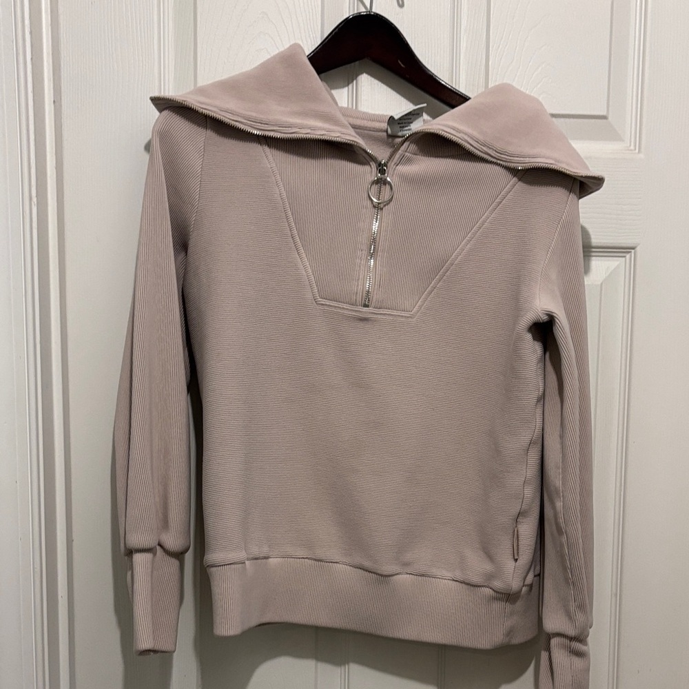 Varley
Vine Pullover